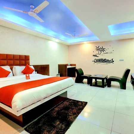 Hotel Hillton Gandhinagar Exteriör bild