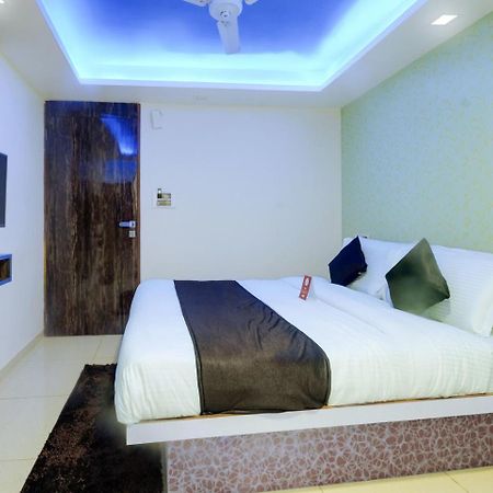 Hotel Hillton Gandhinagar Exteriör bild
