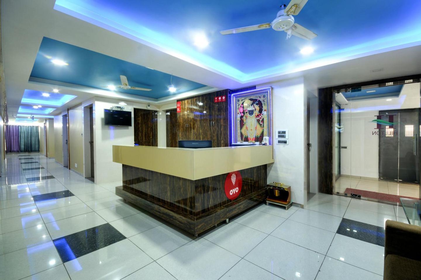 Hotel Hillton Gandhinagar Exteriör bild