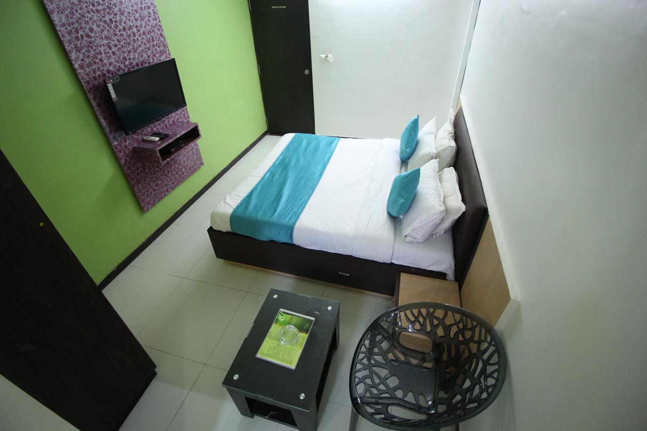 Hotel Hillton Gandhinagar Exteriör bild