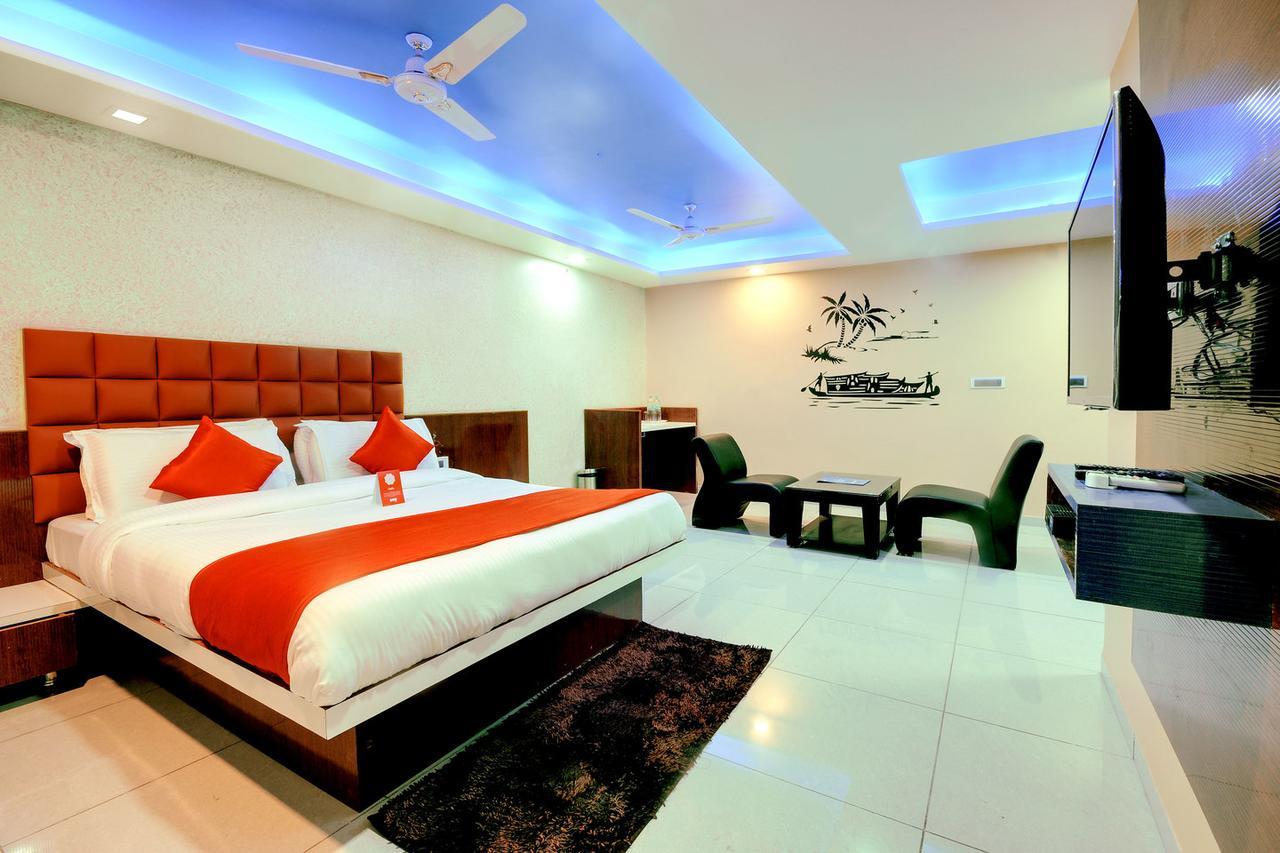 Hotel Hillton Gandhinagar Exteriör bild
