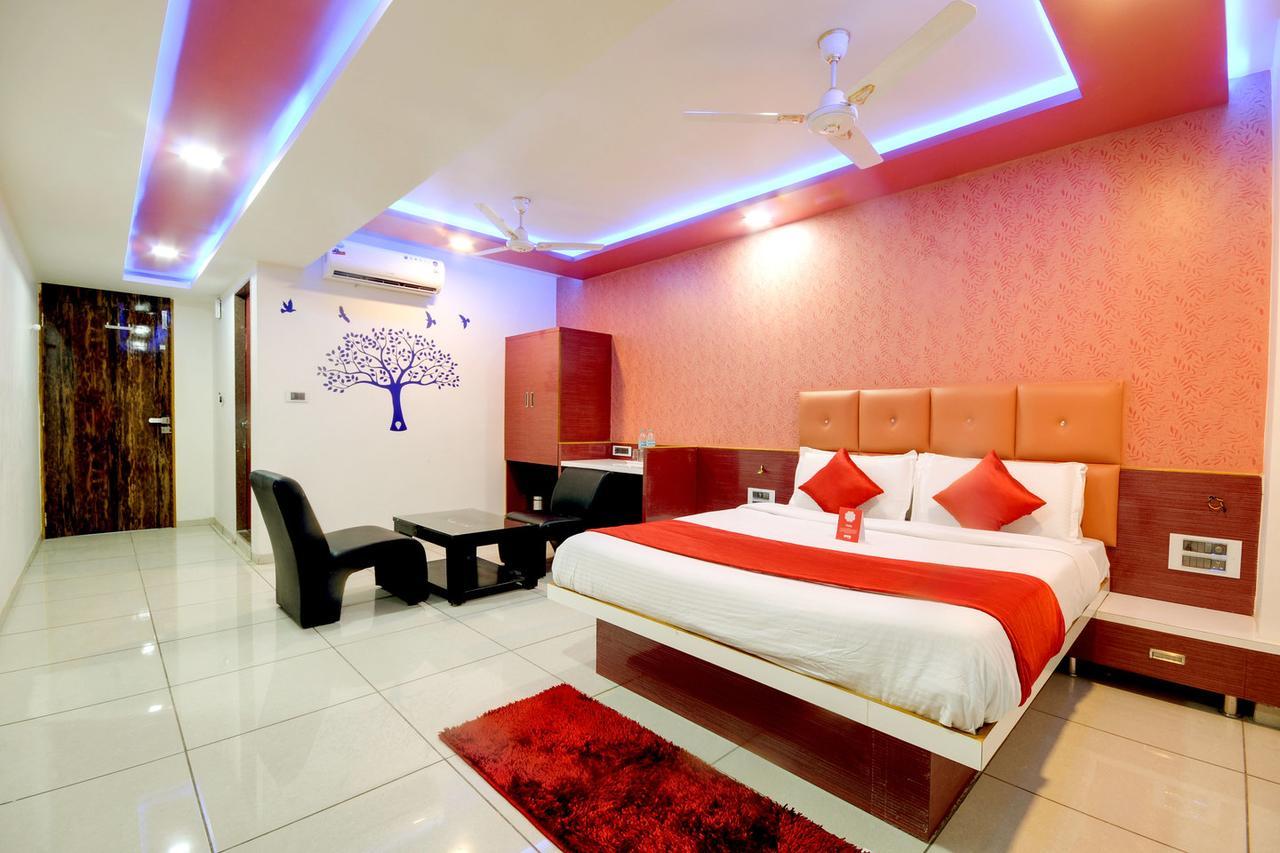Hotel Hillton Gandhinagar Exteriör bild