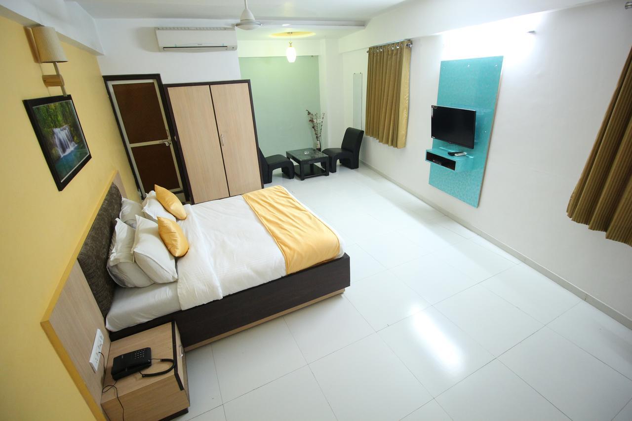 Hotel Hillton Gandhinagar Exteriör bild