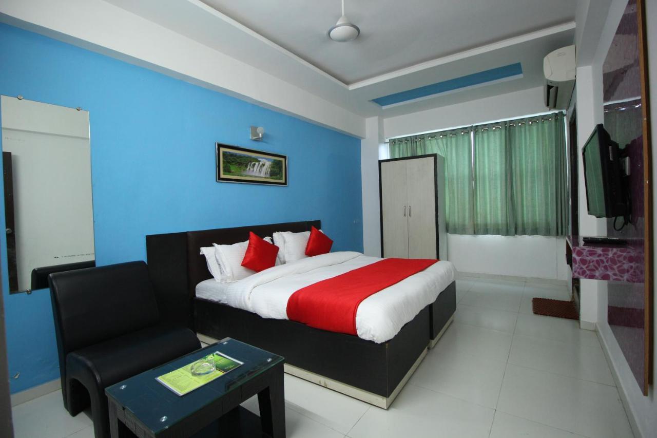 Hotel Hillton Gandhinagar Exteriör bild