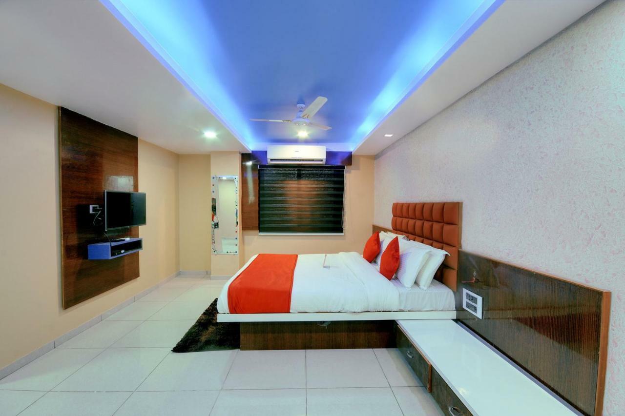 Hotel Hillton Gandhinagar Exteriör bild