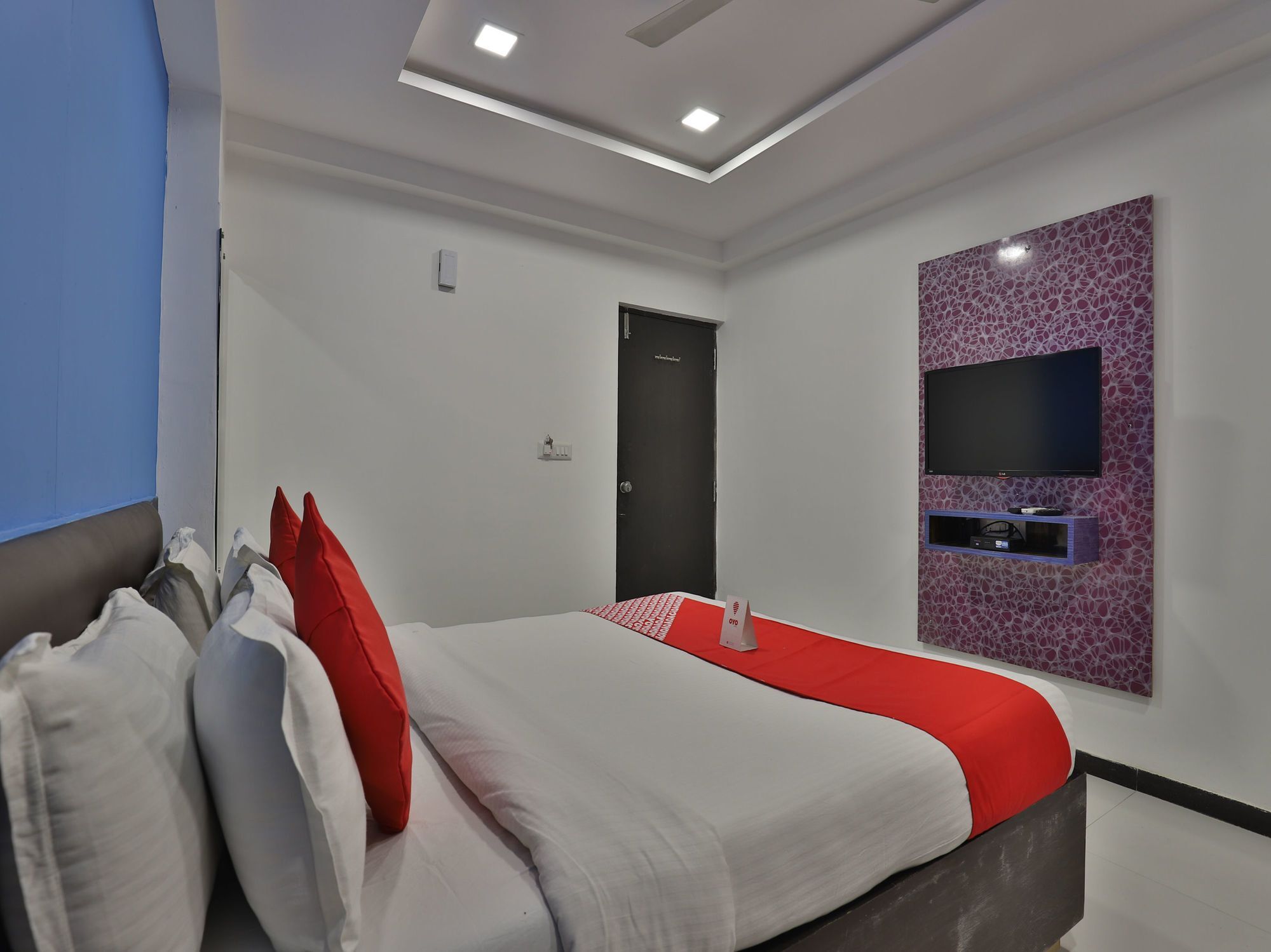 Hotel Hillton Gandhinagar Exteriör bild