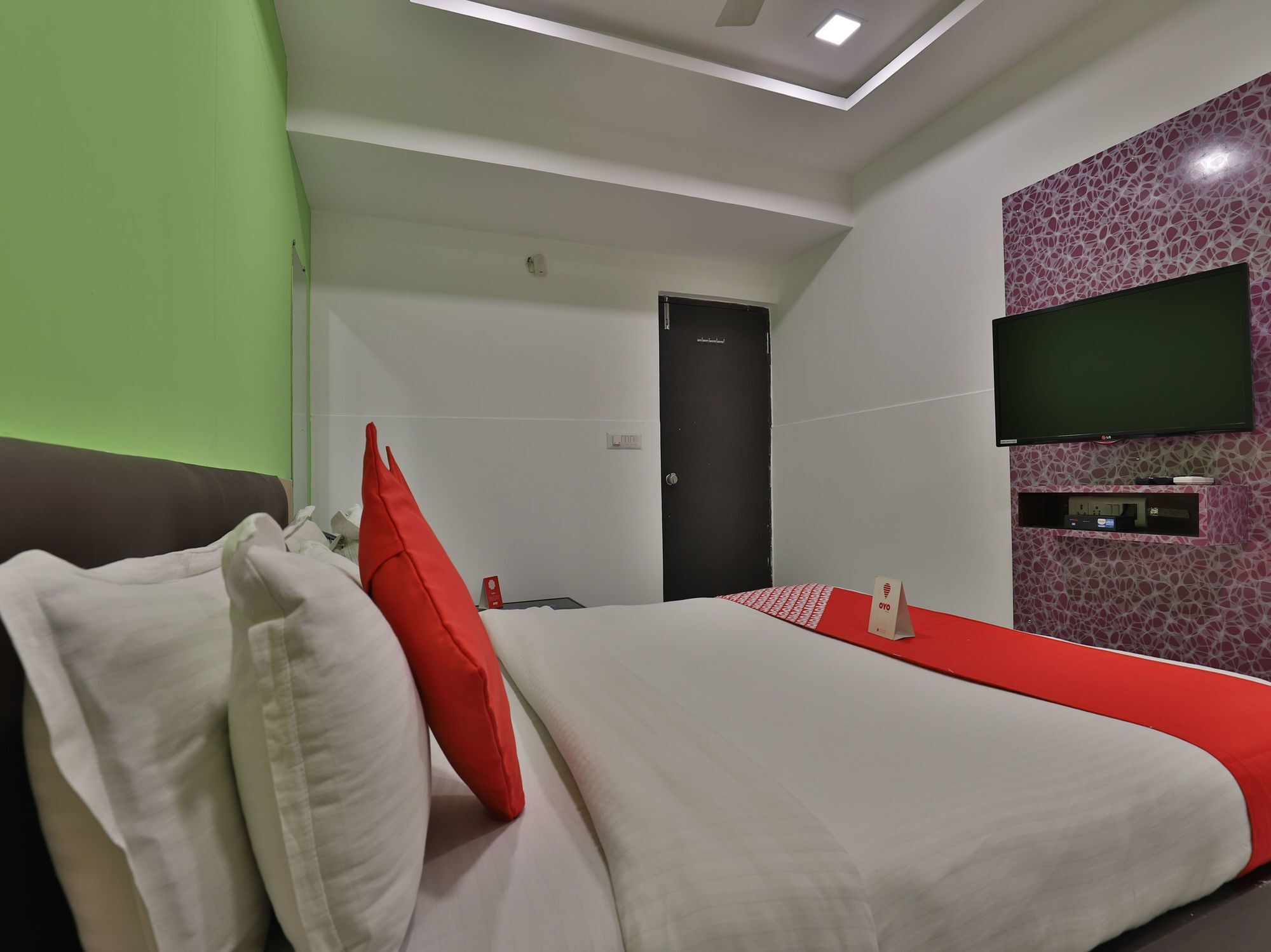 Hotel Hillton Gandhinagar Exteriör bild