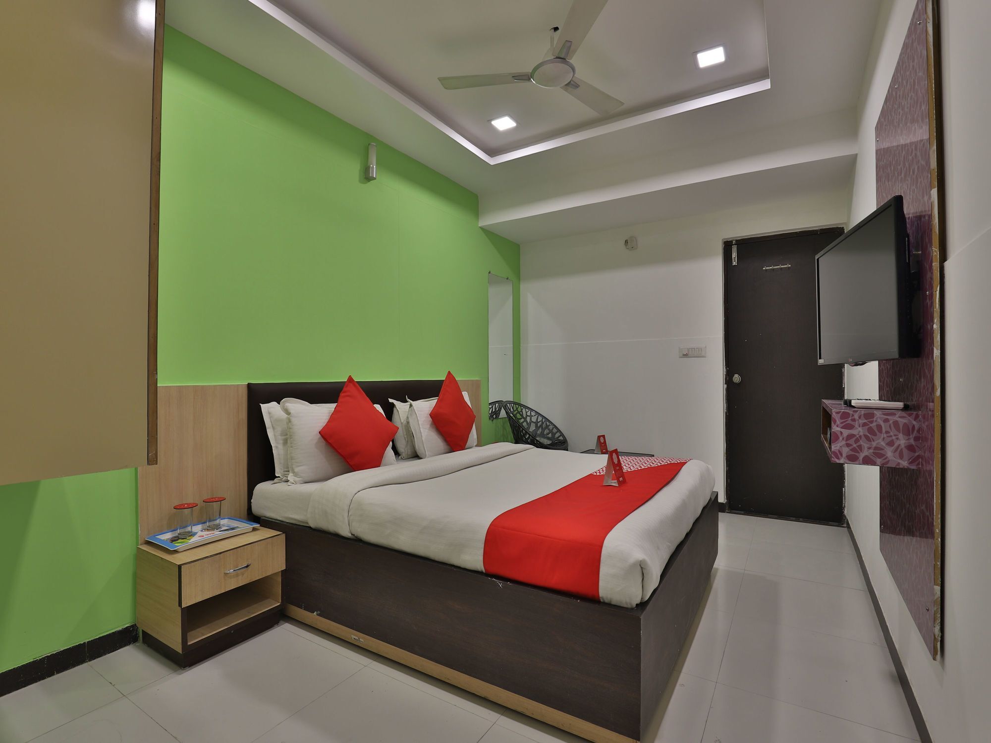Hotel Hillton Gandhinagar Exteriör bild