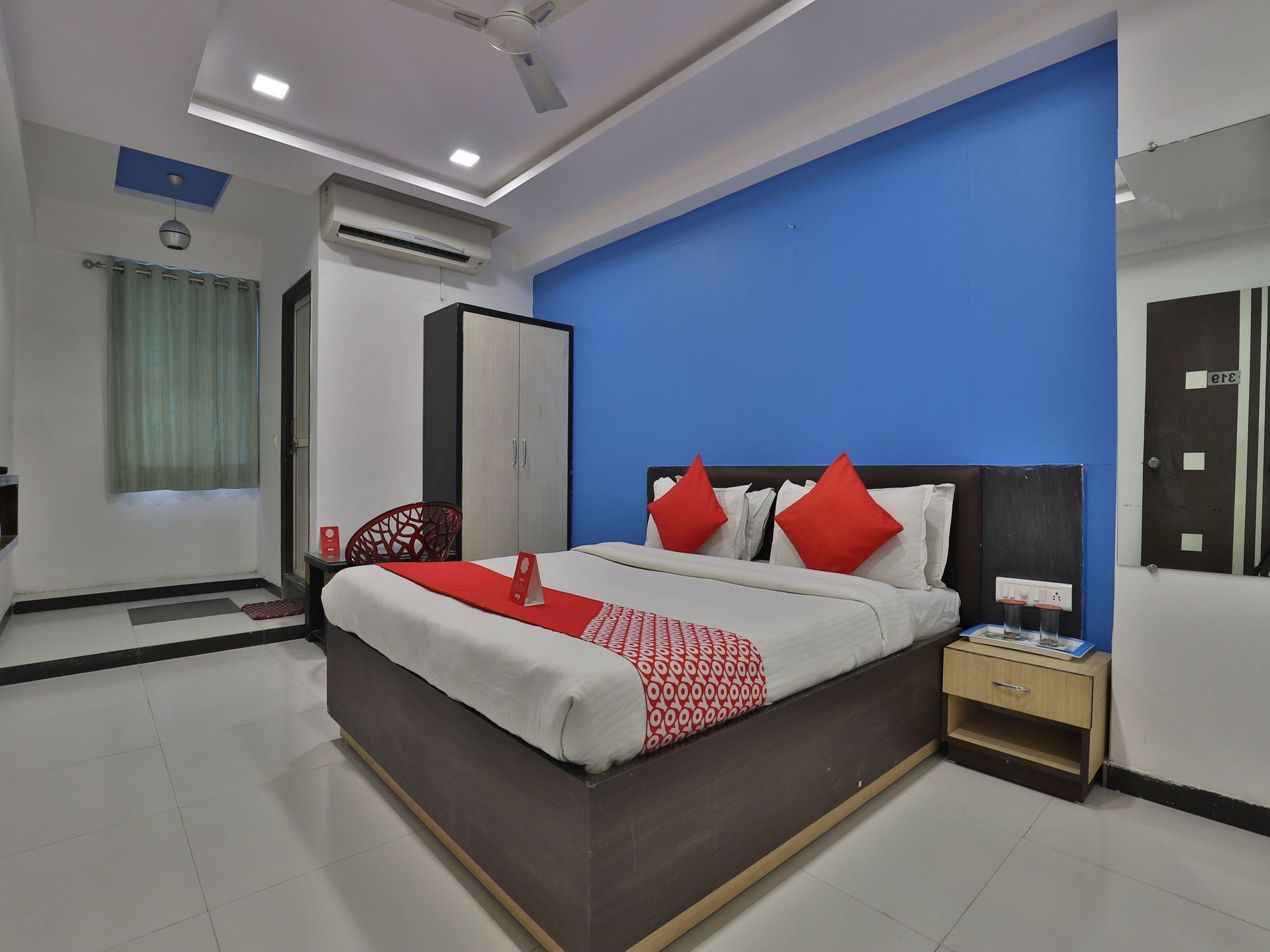 Hotel Hillton Gandhinagar Exteriör bild