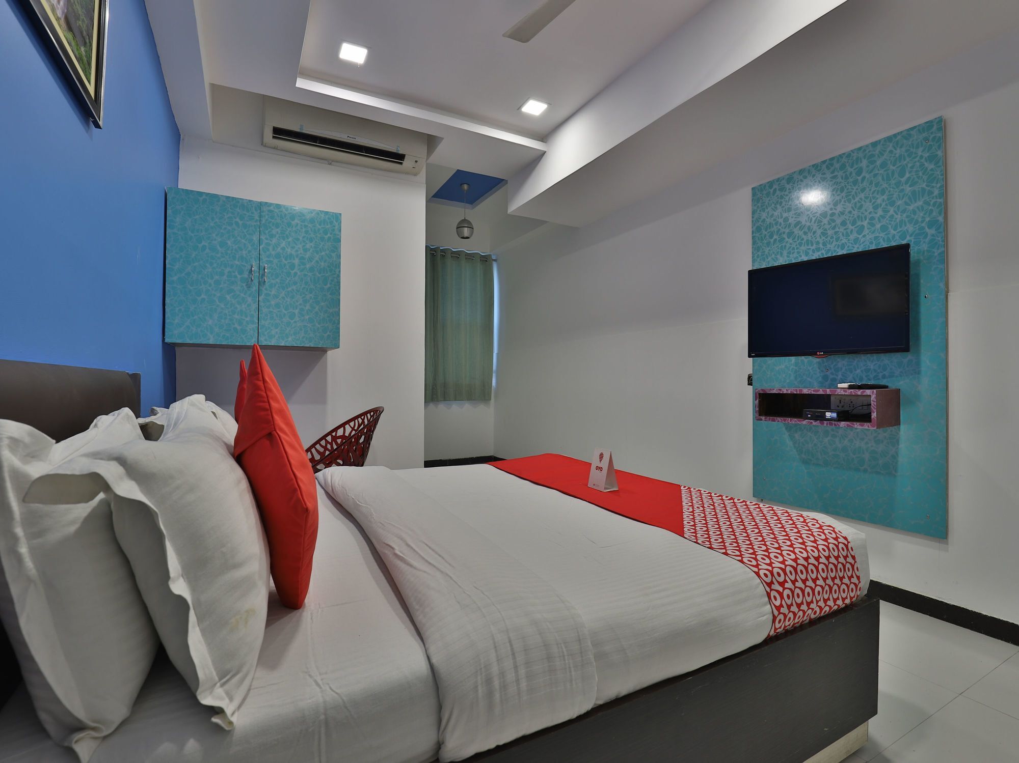 Hotel Hillton Gandhinagar Exteriör bild