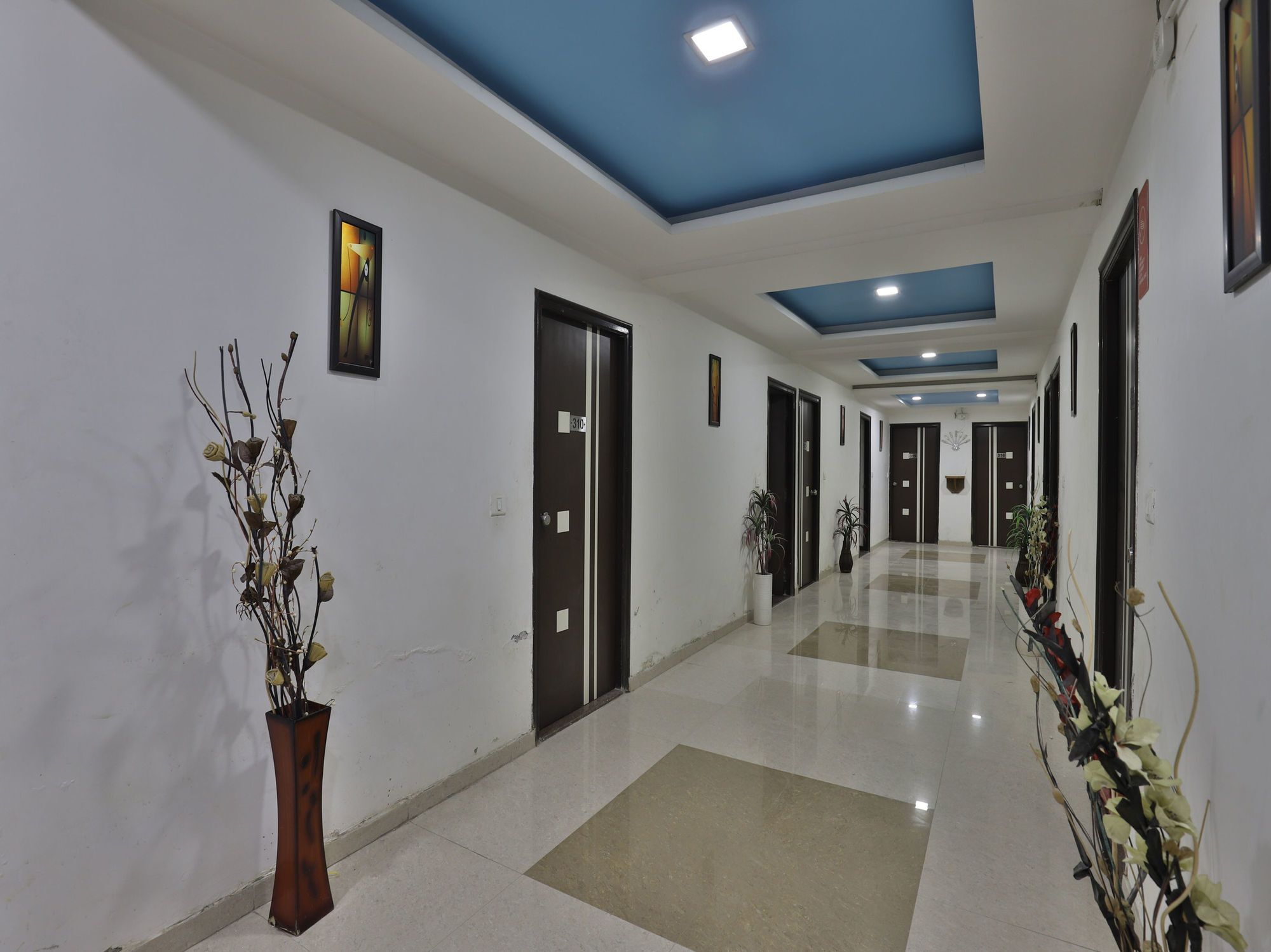 Hotel Hillton Gandhinagar Exteriör bild
